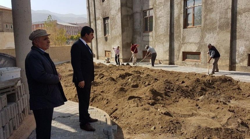 Muş&rsquo;taki Camilerde &Ccedil;evre D&uuml;zenlemesi