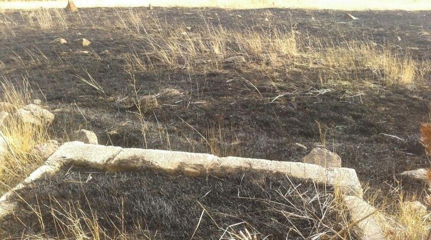 Ağrı&rsquo;da Mezarlık Yandı