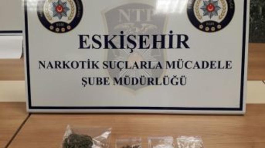 Polisin Şüphelendiği Araçtaki Şahıslardan Uyuşturucu Çıktı