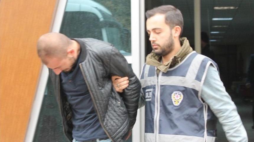 3 Dakikada B&uuml;fe Soyan Hırsız Yakayı Ele Verdi