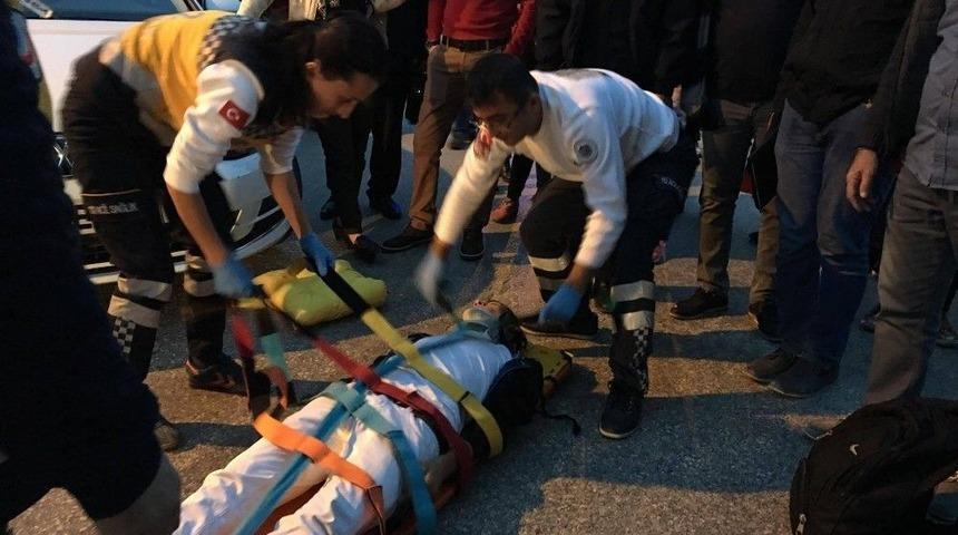 Paten Kayan Afganlı Gence Otomobil &Ccedil;arptı