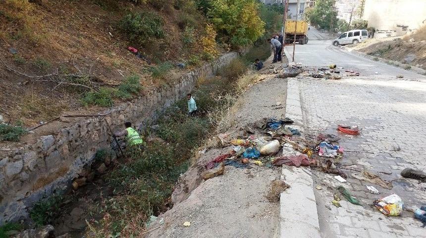 Şemdinli Belediyesinden Dere Temizliği