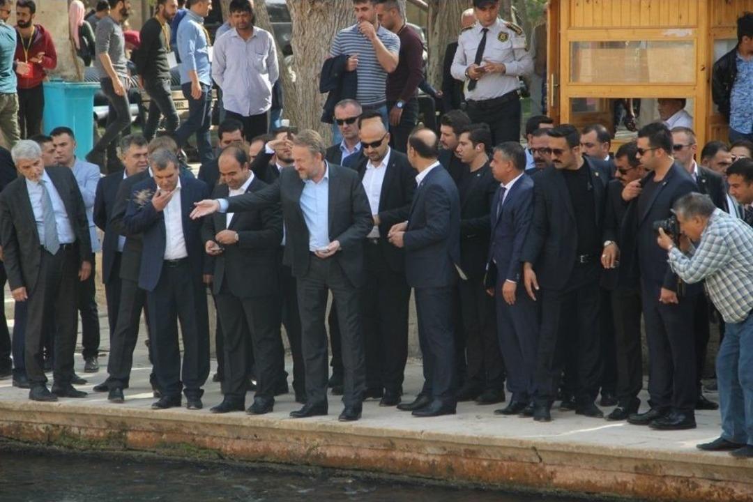 Bosna-hersek Devlet Başkanlığı Konseyi &Uuml;yesi Bakir İzzetbegovi&ccedil;: