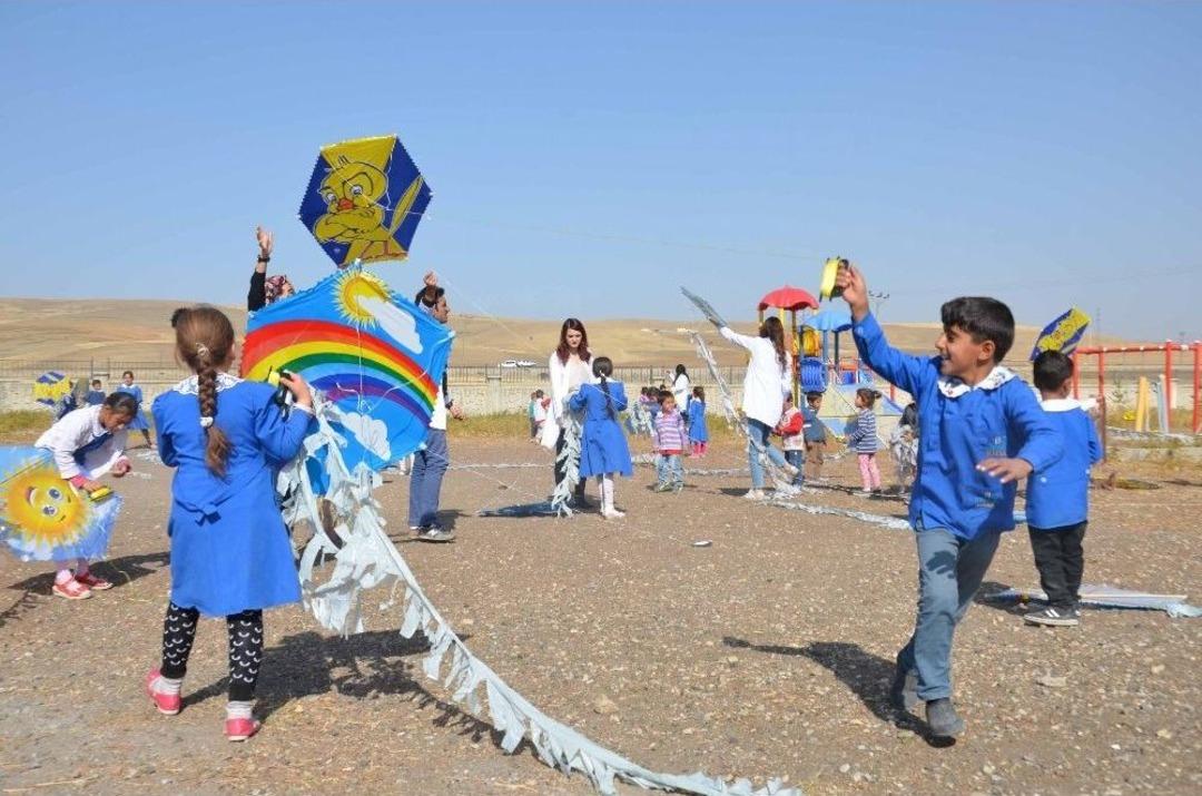 K&ouml;y Okulu &Ouml;ğrencileri İ&ccedil;in U&ccedil;urtma Şenliği