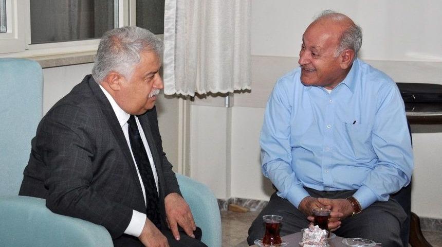 Filistin&rsquo;in İlk T&uuml;rkiye B&uuml;y&uuml;kel&ccedil;isi Kongrede Kriz Ge&ccedil;irdi