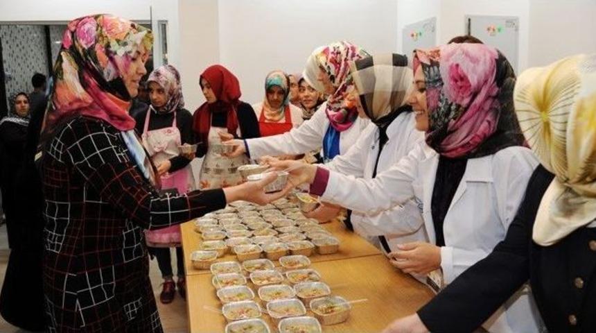 Komek Ve Asem&rsquo;de Aşure Geleneği Yaşatıldı