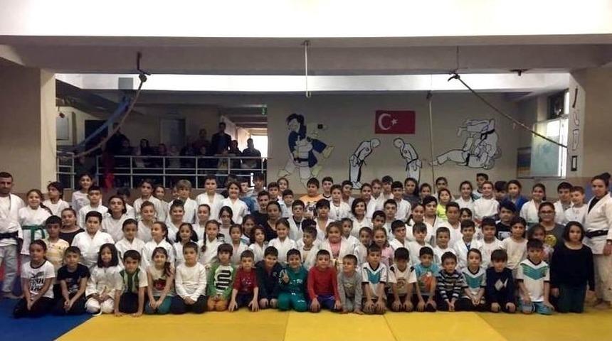 Salihlili Judocular Kemer Atladı