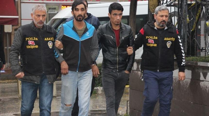 Hurda Otomobili, Başka Bir Otomobil İle &Ccedil;ekerek &Ccedil;aldılar