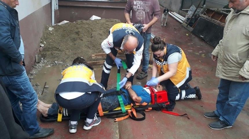 3 Metre Y&uuml;kseklikteki &Ccedil;atıdan D&uuml;şen İş&ccedil;i Yaralandı
