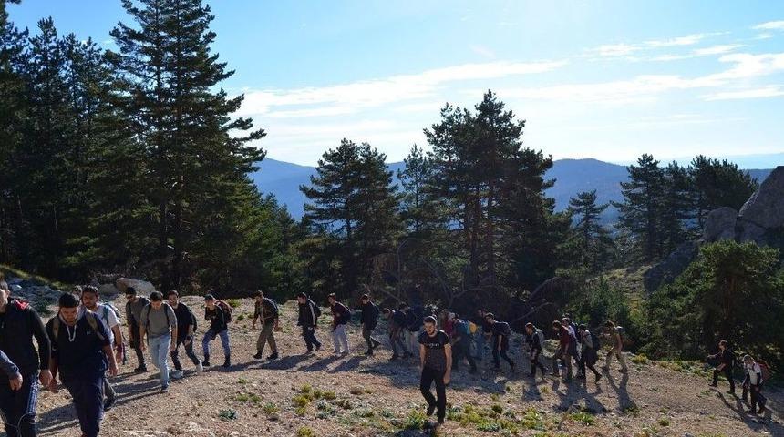 Arkadaşları, Cansu İ&ccedil;in Y&uuml;r&uuml;d&uuml;