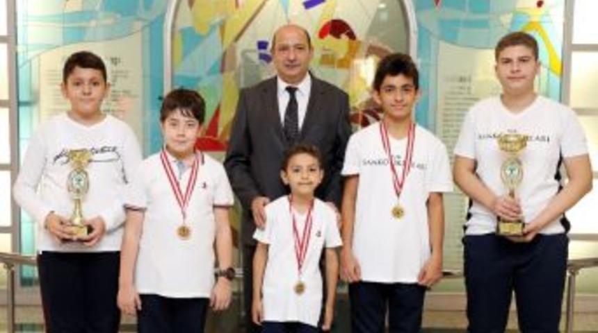 &Ouml;zel Sanko Okulları Satran&ccedil; Turnuvasından 4 Kupa İle D&ouml;nd&uuml;