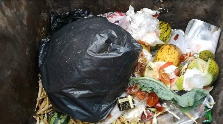 &Ccedil;&ouml;p Konteynırından Gelen Ses Polisi Alarma Ge&ccedil;irdi