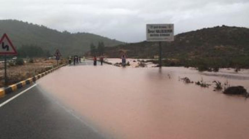 Fethiye-muğla Karayolu Yağış Nedeniyle Trafiğe Kapandı