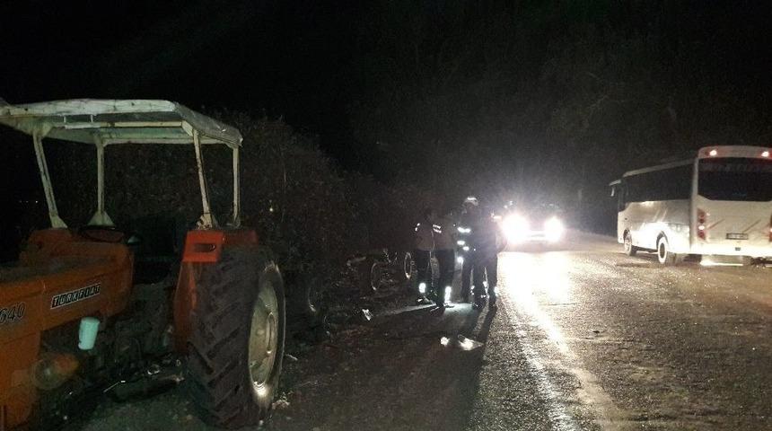 Trakt&ouml;r Ve Kamyonet &Ccedil;arpıştı: 1 &Ouml;l&uuml;, 5 Yaralı