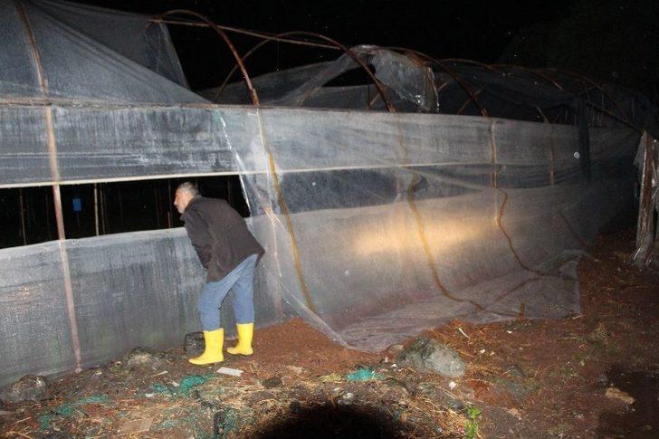 Antalya’da Kafeye Düşen Yıldırım Masayı Parçaladı G2