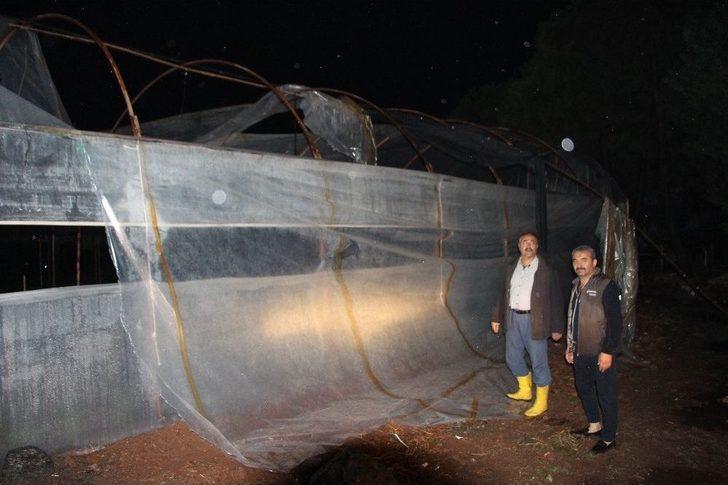 Antalya’da Kafeye Düşen Yıldırım Masayı Parçaladı G3