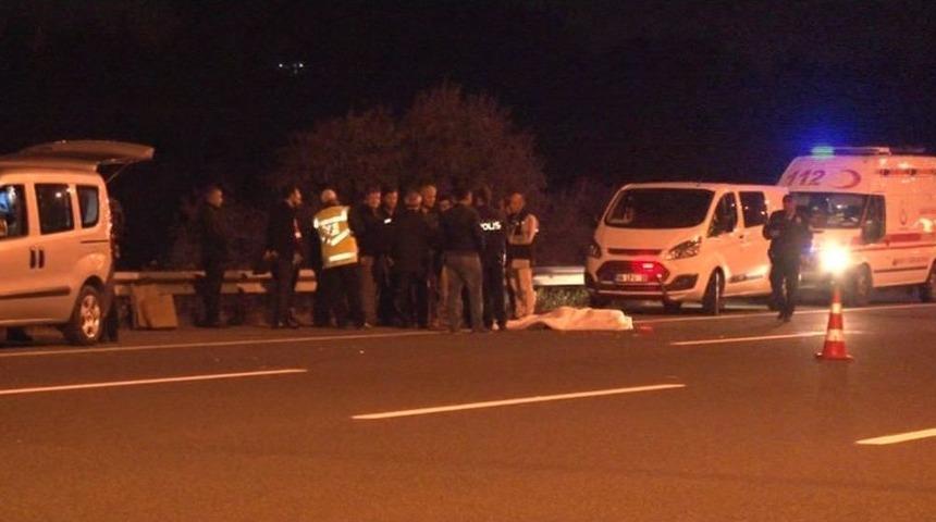 Otobanda Yolun Karşısına Ge&ccedil;meye &Ccedil;alışırken Canından Oldu