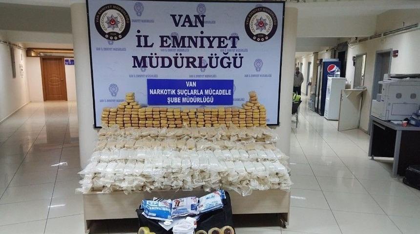 Van&rsquo;da Narkotik Polisi 254 Kilo Eroin Eke Ge&ccedil;irdi