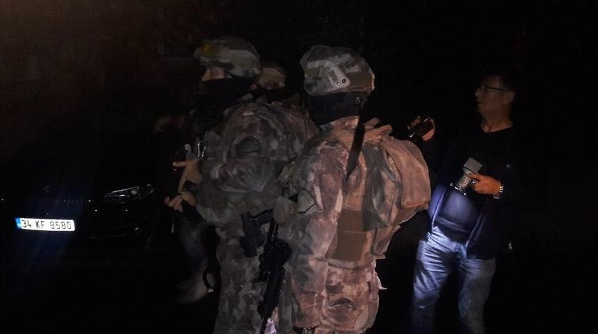 Sarıyer&rsquo;de Bir&ccedil;ok Adrese Şafak Operasyonu D&uuml;zenlendi