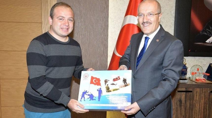 Gen&ccedil; Muhabir Askerlik İ&ccedil;in G&uuml;n Sayıyor