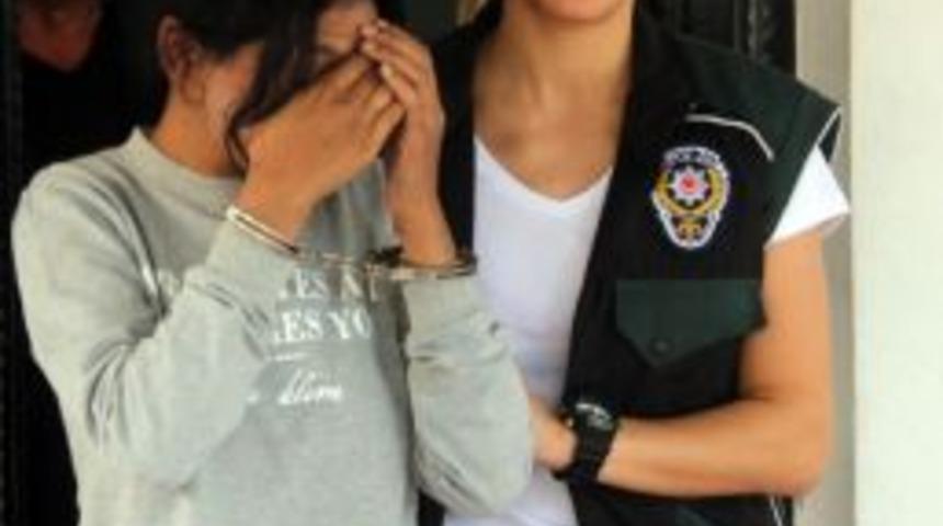 Topuz Yaptığı Sa&ccedil;ından 32 Paket Eroin &Ccedil;ıkan Kız Tutuklandı