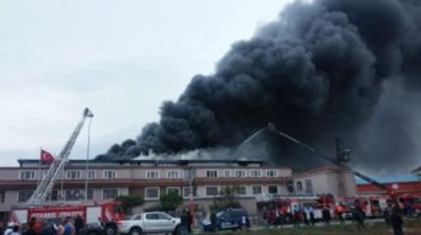 Beylikd&uuml;z&uuml;&rsquo;nde Tekstil Fabrikasında Yangın
