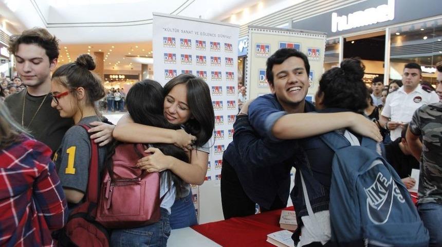 Gen&ccedil; Kuşak Yazarlar Adanalı Kitapseverlerle Buluştu