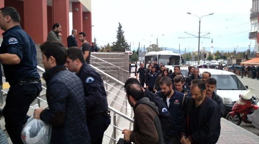 Kocaeli&rsquo;de Fet&ouml;&rsquo;den G&ouml;zaltına Alınan 7 Polis Tutuklandı