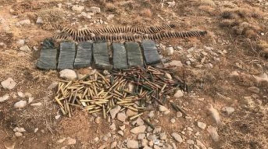 Hakkari&rsquo;de Toprağa G&ouml;m&uuml;l&uuml; M&uuml;himmat Bulundu