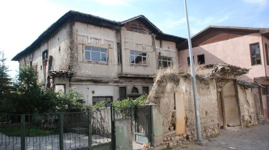 Restore Ettiremediği Eski Vali Konağını 1 Milyon 200 Bin Liraya Satışa &Ccedil;ıkardı