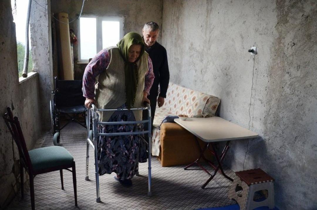 Esme Teyzenin Tek Bacağı İle Yaşam M&uuml;cadelesi