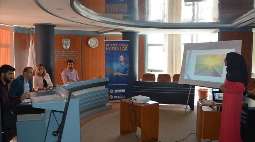 &ldquo;geleceği Yazan Kadınlar&rdquo; Projesinde İlk 10&rsquo;a Girdi