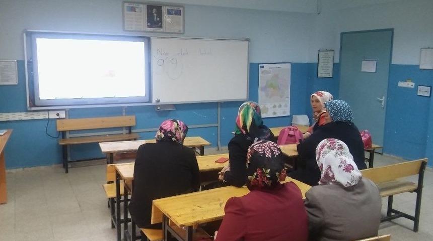 Velilere &rsquo;aile İ&ccedil;i İletişim Ve &Ccedil;ocuğa Yaklaşım&rsquo; Eğitimi