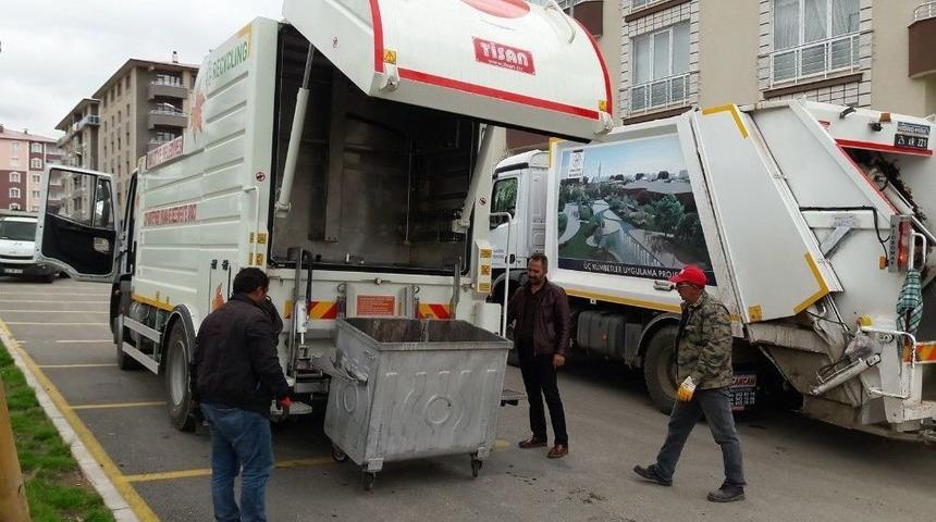 Yakutiye Belediyesi, &Ccedil;&ouml;p Konteynırlarını Dezenfekte Ediyor