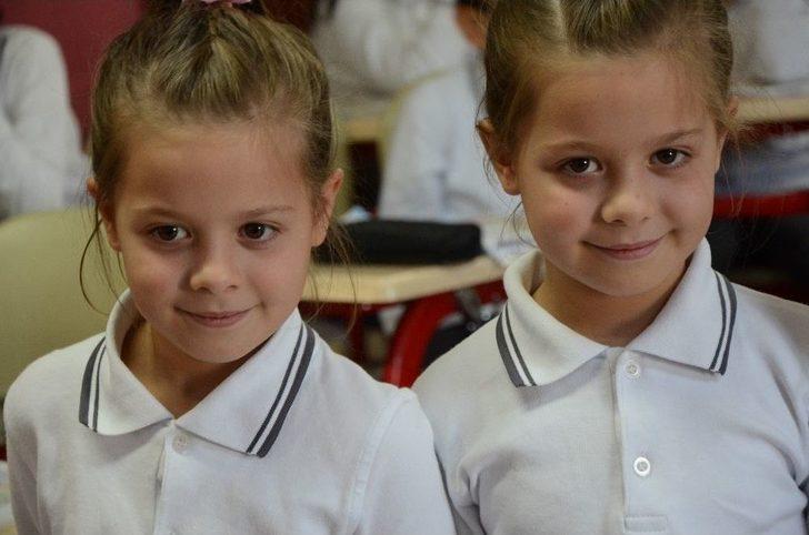 Bu Sınıfta Tam 4 Çift İkiz Var G1