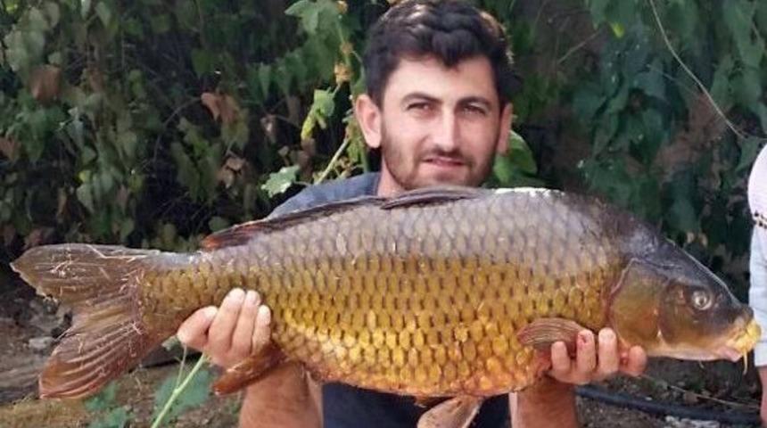 Torununun Ağırlığında Balık Yakaladı