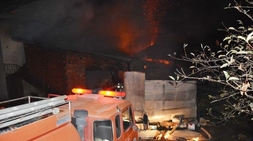 Samanlık Yangını Maddi Hasara Yol Açtı.