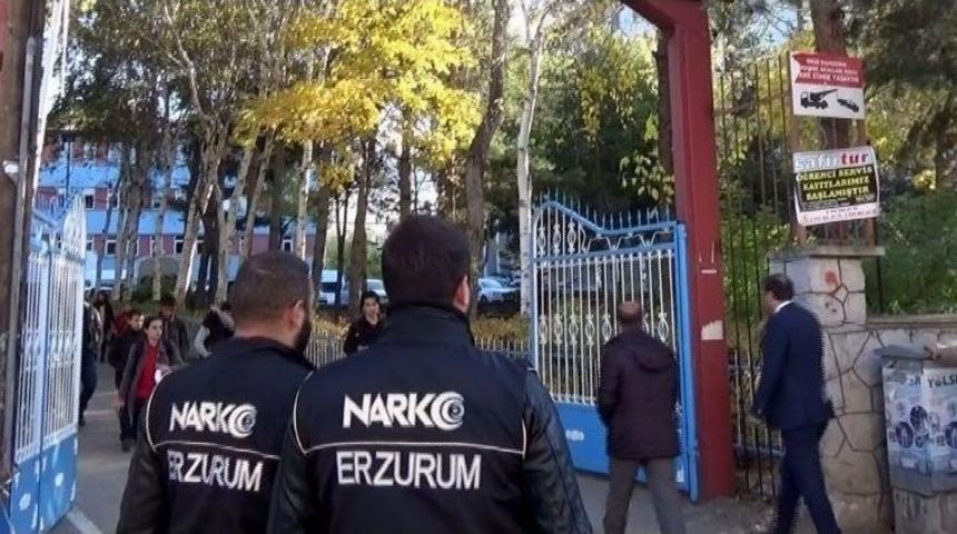 Narkotik Ekiplerinden Sokak Satıcılarına Operasyon