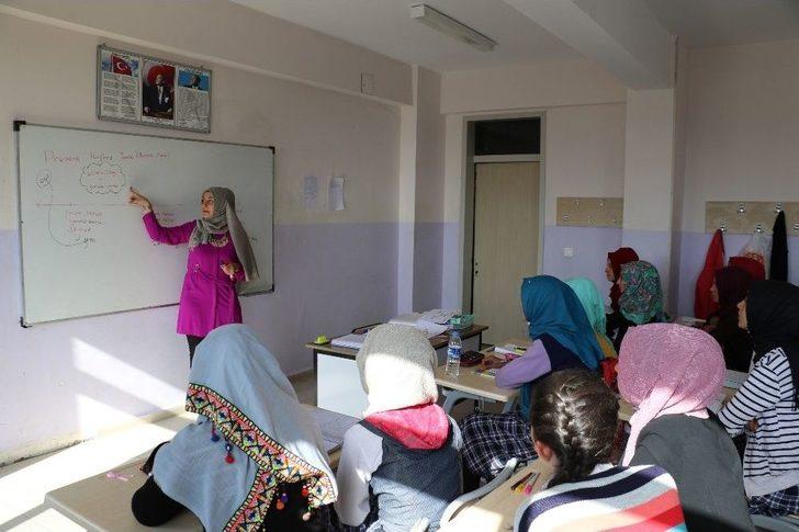 Kulplu Çocukların Özge Öğretmeni G2