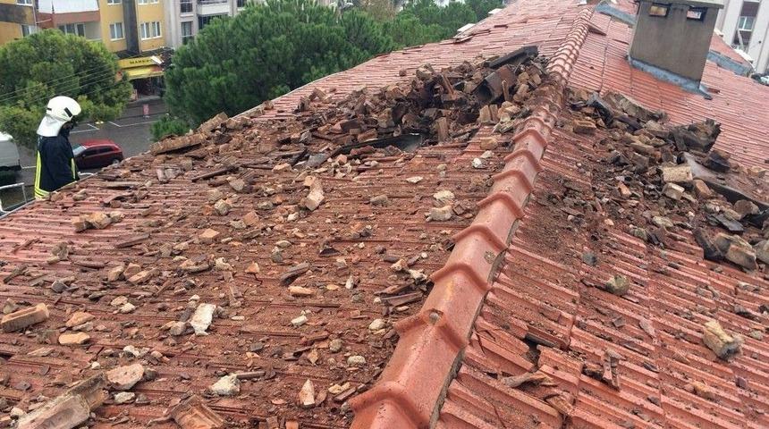 Evin &Ccedil;atısına Yıldırım D&uuml;şt&uuml;