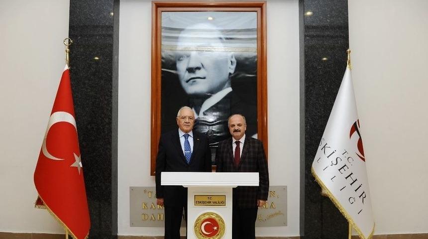 Eski Bakan G&ouml;n&uuml;l, Vali &Ccedil;akacak&rsquo;ı Ziyaret Etti