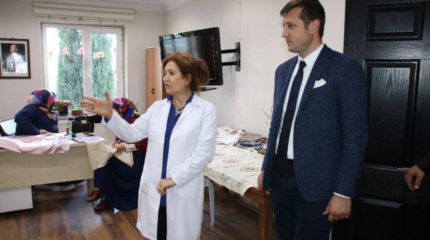 Başkan Akay, K&uuml;lt&uuml;r Sanat Kurslarını Gezdi