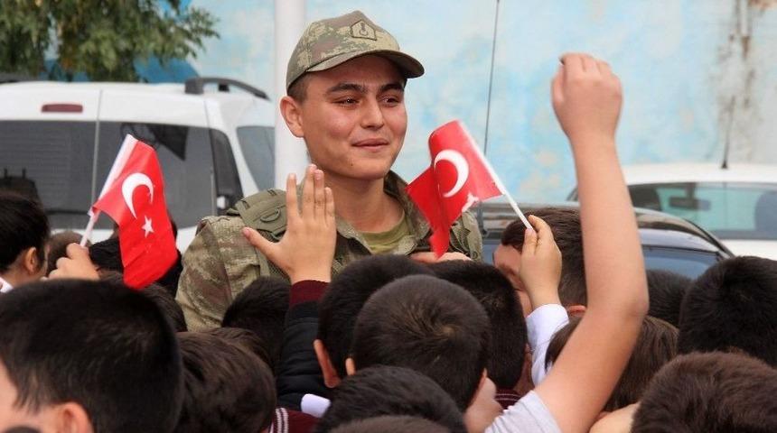 Mehmet&ccedil;iğe Sevgi Seli