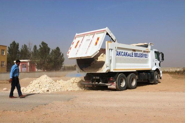 Akçakale’de Yol Çalışmaları Sürüyor