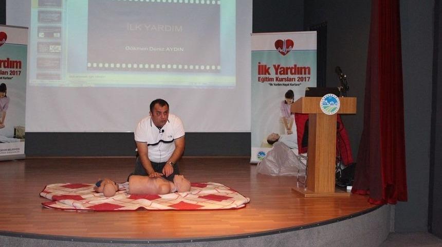 &rsquo;ilk Yardım Hayat Kurtarır&rsquo; Sloganıyla D&uuml;zenlenen Eğitimler Devam Ediyor