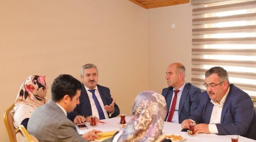 Başkan Baran G&uuml;nışığı Derneği&rsquo;ni Ziyaret Etti