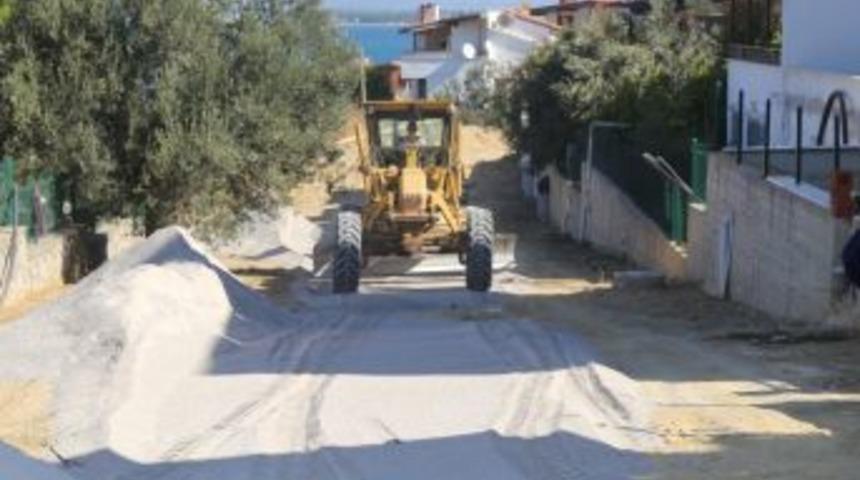 Burhaniye Pelitk&ouml;y Sahilinde Yeni Yollar Yapılıyor
