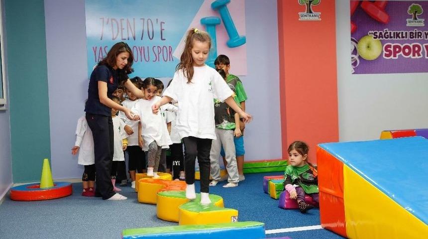 Spor Merkezlerinde Minikler Unutulmuyor
