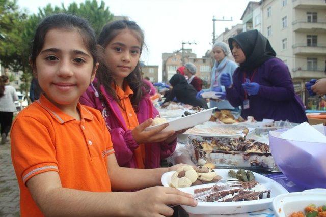 Arakan Kan Ağlıyor, Ünye Yardım Ediyor