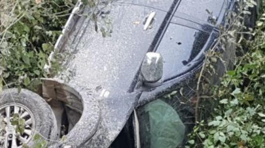 Kontrolden &Ccedil;ıkan Pikap Şarampole U&ccedil;tu: 1 Yaralı